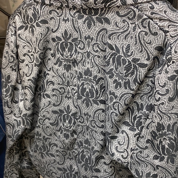 Cute little short jacket with button in front - Picture 6 of 8